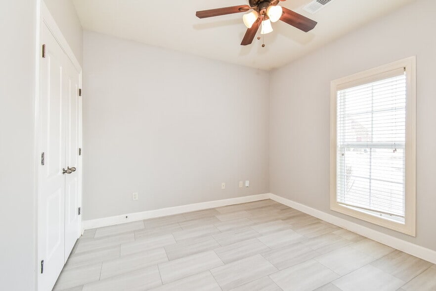 Building Photo - 3317 Champion Hills Dr