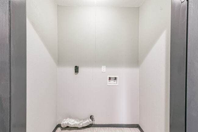 Building Photo - 2718 Summertime Dr