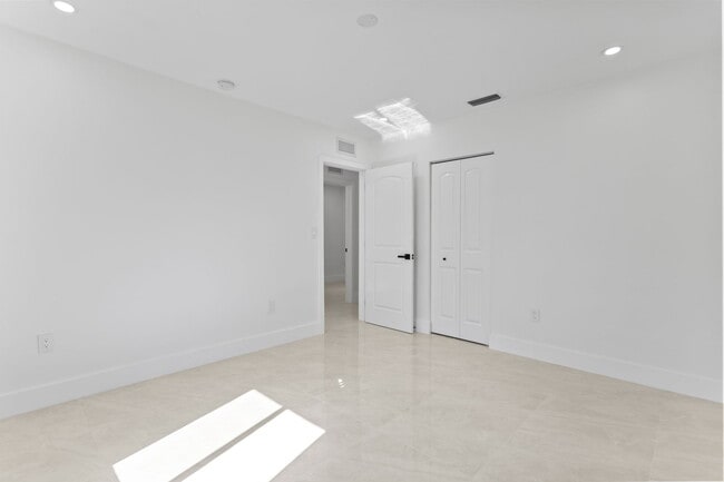 Building Photo - 15920 NW 17th Ave