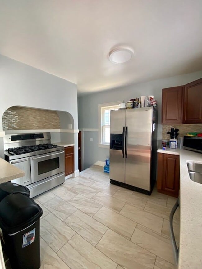 Building Photo - Charming 2 Bedroom 1 Bath Single Family Home!