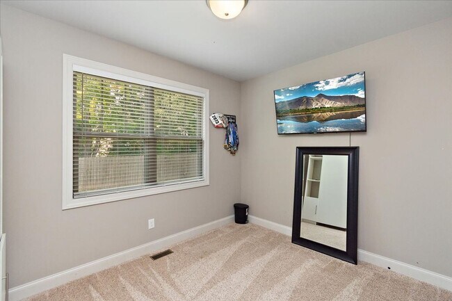 Building Photo - READY FOR SHOWINGS! 4BR Home in Blackman School district