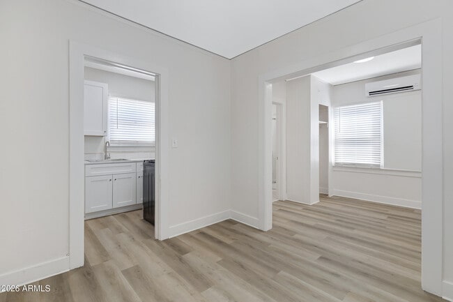 Building Photo - 1108 E Portland St