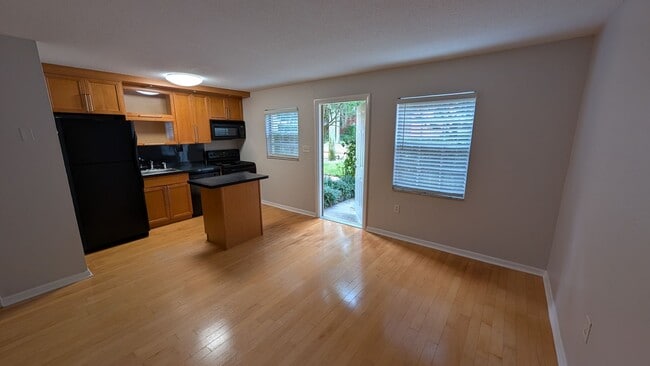 Building Photo - Downtown Orlando (Delaney Park/Lake Davis)