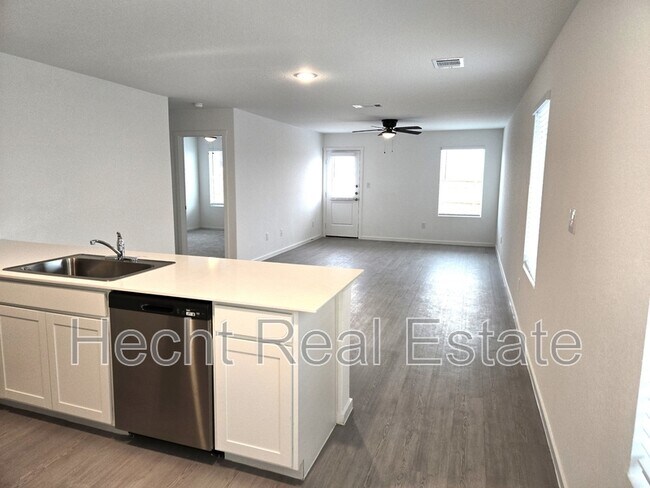 Building Photo - 968 Creek