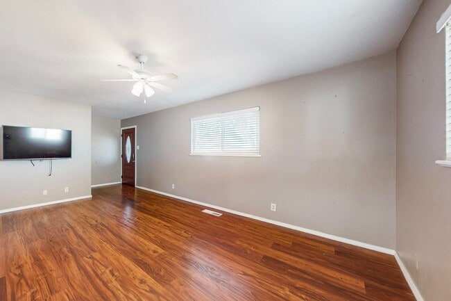 Building Photo - LOMAS/JUAN TABO 3 Bedroom 2 Bath 1/CG