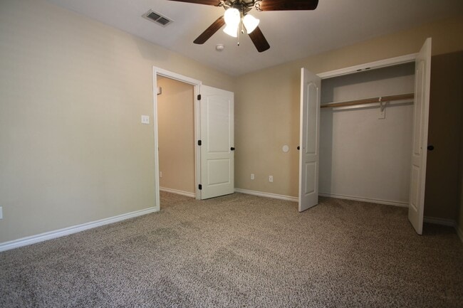 Building Photo - ~INVITING 3/2.5 Townhome Includes Granite in Kitchen & All Kitchen Appliances***Landscaping Inclu...
