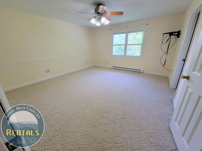 Building Photo - Gorgeous 3bd/2.5ba House With Included Downstairs Apartment