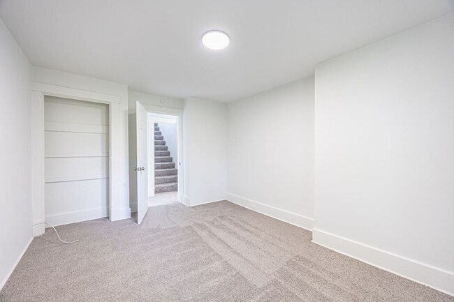 Building Photo - Newly Renovated 5 Bd/2 Bath Home in New Kensington