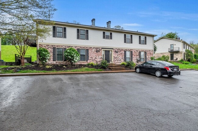 Building Photo - Spotless home in the most convenient locat...