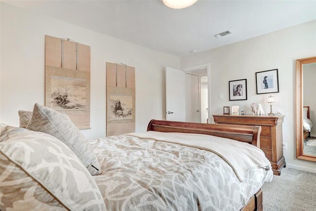 Building Photo - 6 Sugar Creek Dr