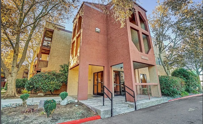 Building Photo - 1000 Beck St