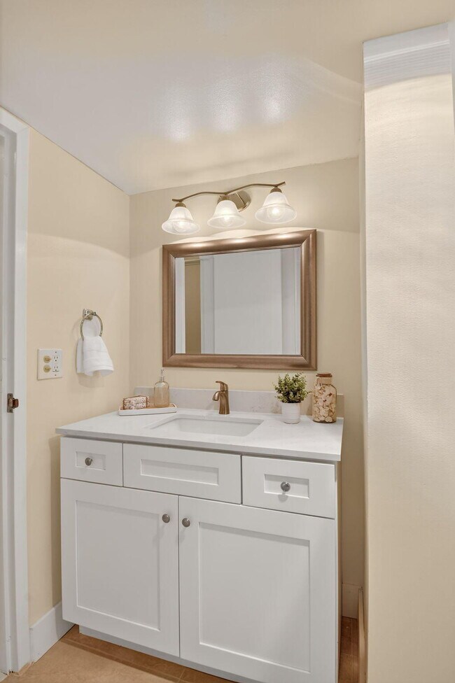 Building Photo - 3810 Via Poinciana