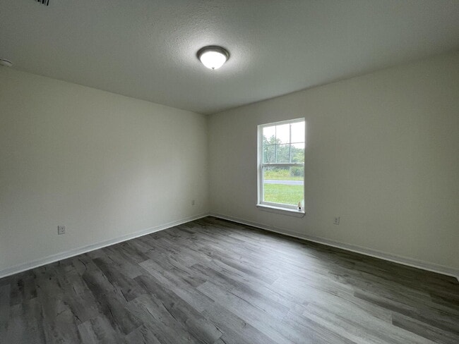 Building Photo - Move-In Ready! Beautiful 3BR/2BA with New Flooring & Fresh Paint
