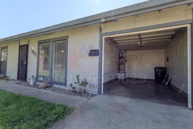 Building Photo - 302 Lovell Way