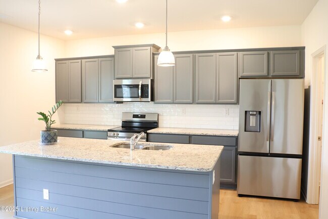 Building Photo - 11703 Parkview Pt