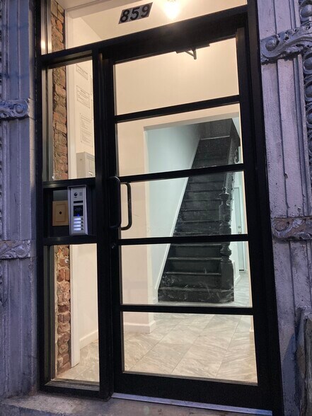 Building Photo - 859 E 164th St