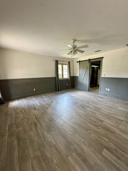 Building Photo - 156 Live Oak Ct