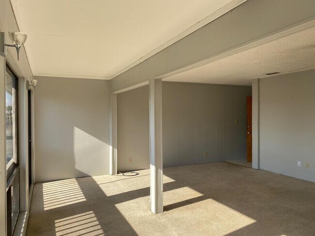 Building Photo - 4000 Gulf Terrace Dr