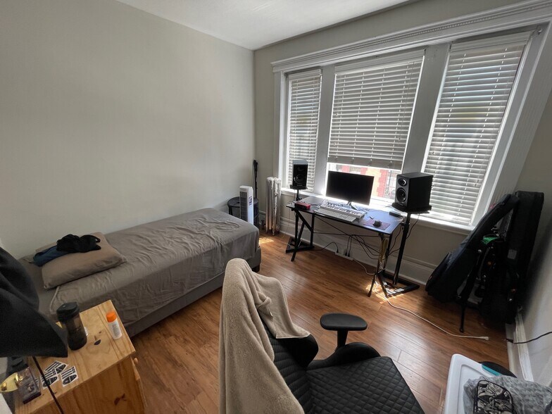 Building Photo - 7 Symphony Rd