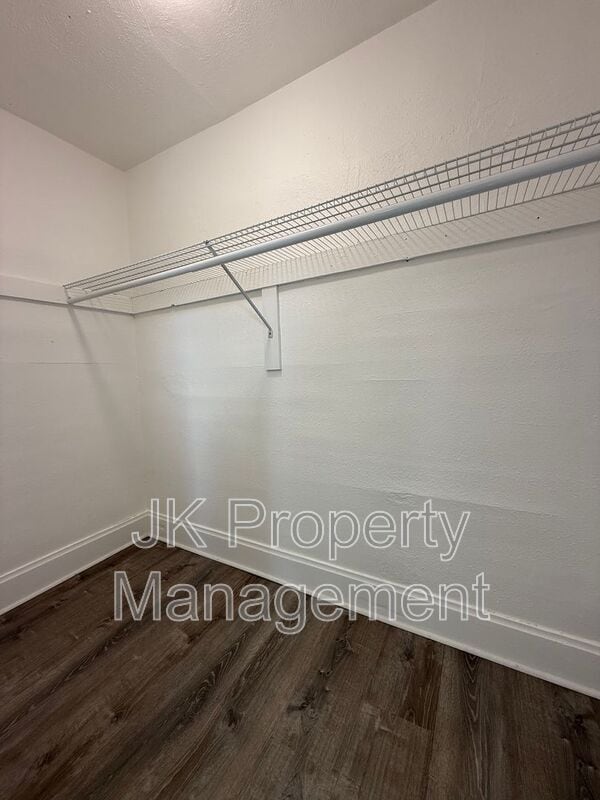 Building Photo - 913 5th Ave N