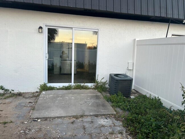 Building Photo - 1215 Alabama Ave