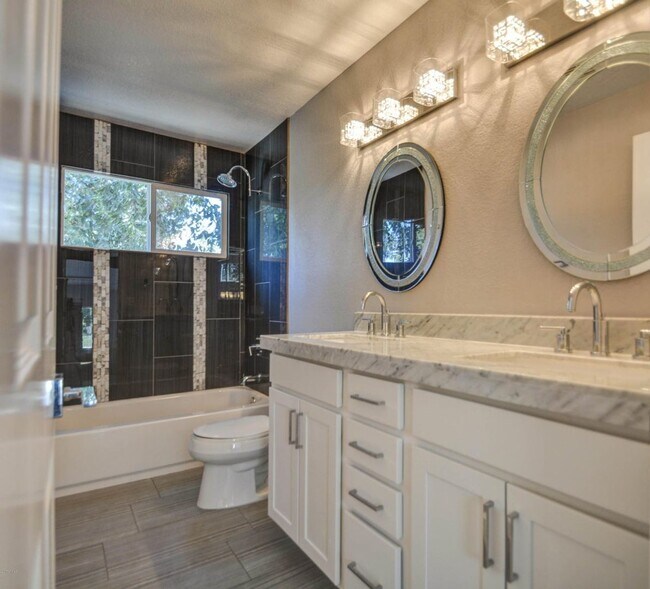 Building Photo - Offering 3 spacious bedrooms, 2.5 baths, l...