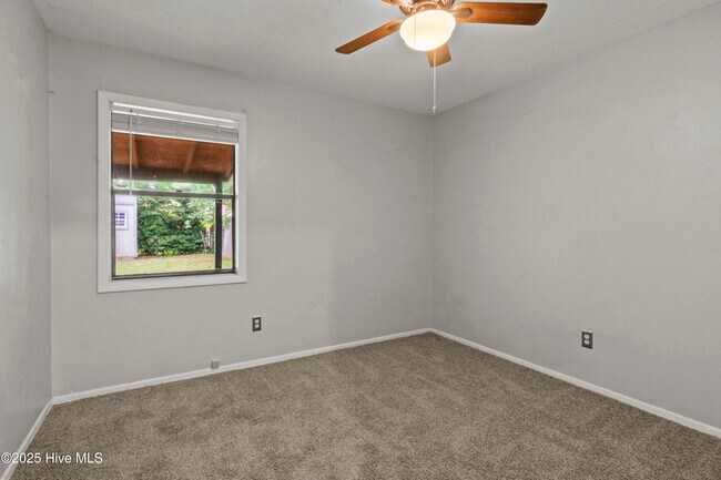 Building Photo - 134 Village Ct