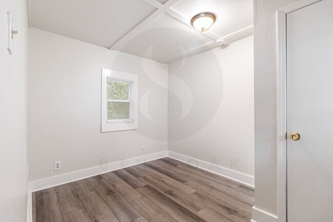 Building Photo - Charming 3BR/1BA Ranch Home with Fenced Ba...