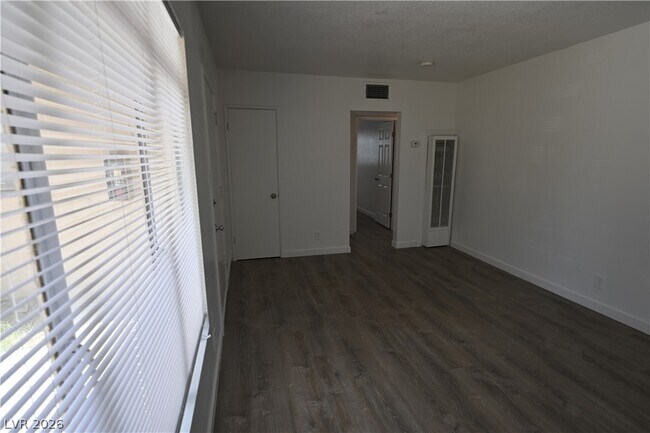 Building Photo - 378 N 13th St
