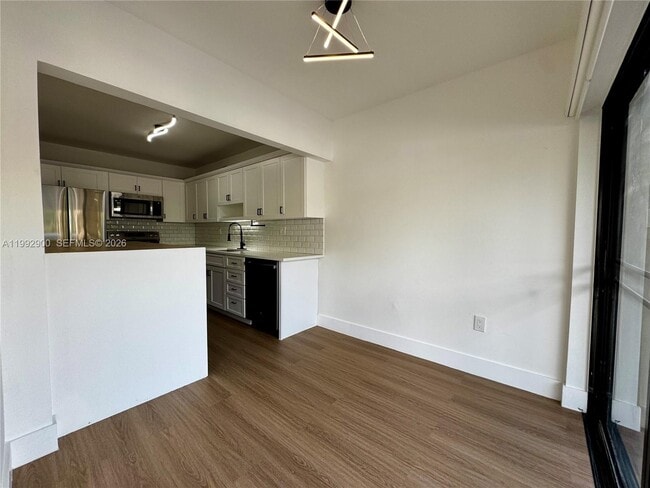 Building Photo - 5900 SW 127th Ave