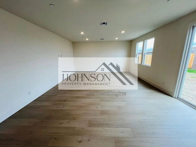 Building Photo - 16492 Bandon Ln