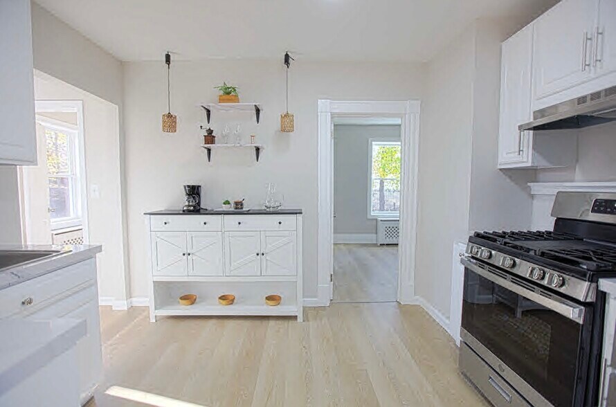 Building Photo - 31 Florence St