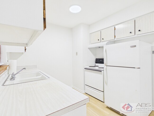 Building Photo - 11219 S Martin Luther King Dr