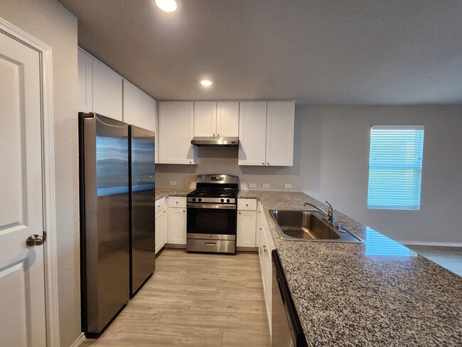 Building Photo - 3/2/2 in Heather Glen / Fridge Included / Fenced in Back Yard / CISD