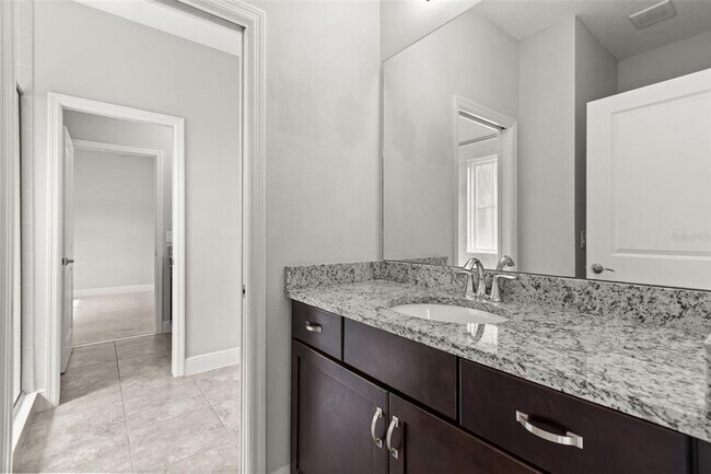 Building Photo - 2813 Roseglen Way