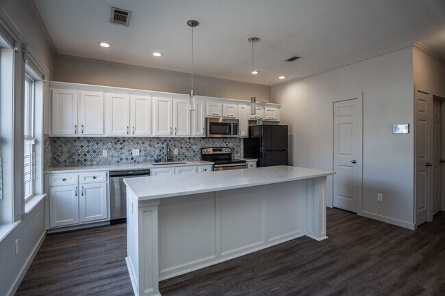 Building Photo - 4009 W. 17 ST