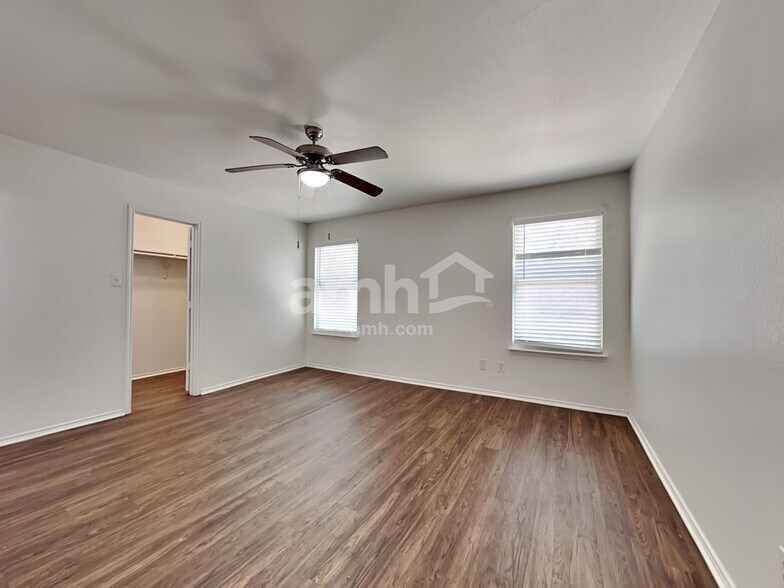 Building Photo - 1352 N Cozumel St