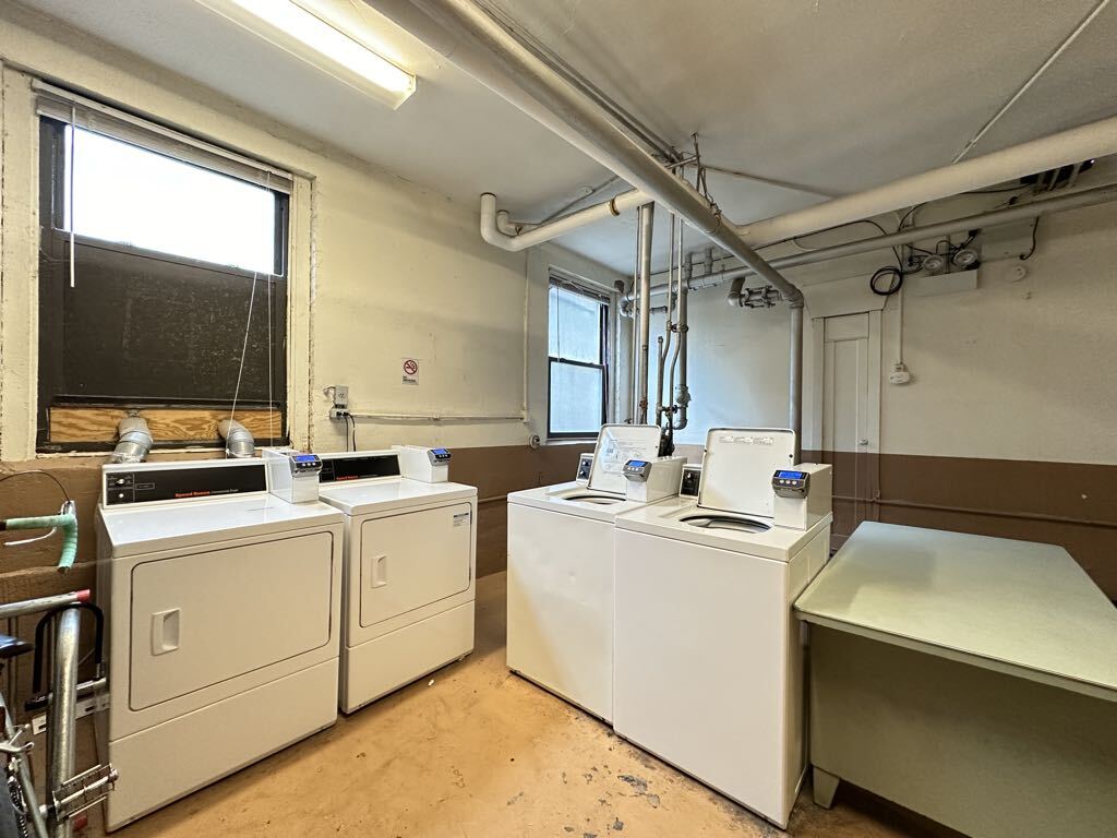 Building Photo - 4644 N Paulina St