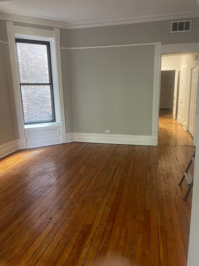 Building Photo - 2022 N Bissell St