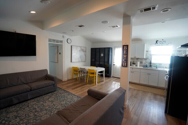 Building Photo - 4027 Surf Dr