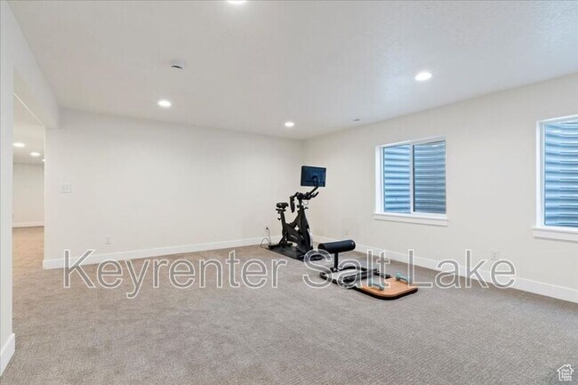 Building Photo - 1046 W Seasons View Ct