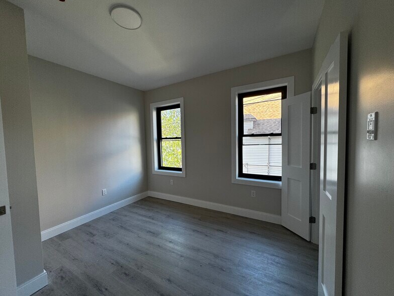 Building Photo - 50 Sachem St