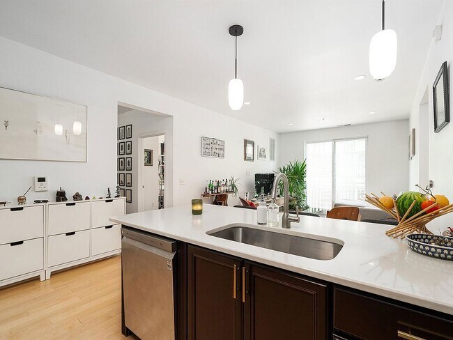 Building Photo - 443 2nd St