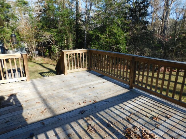 Building Photo - 105 Little Rossie Rd