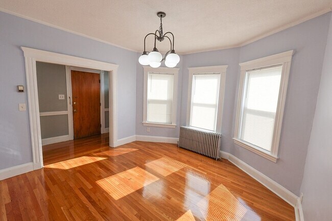 Building Photo - 129 Draper St