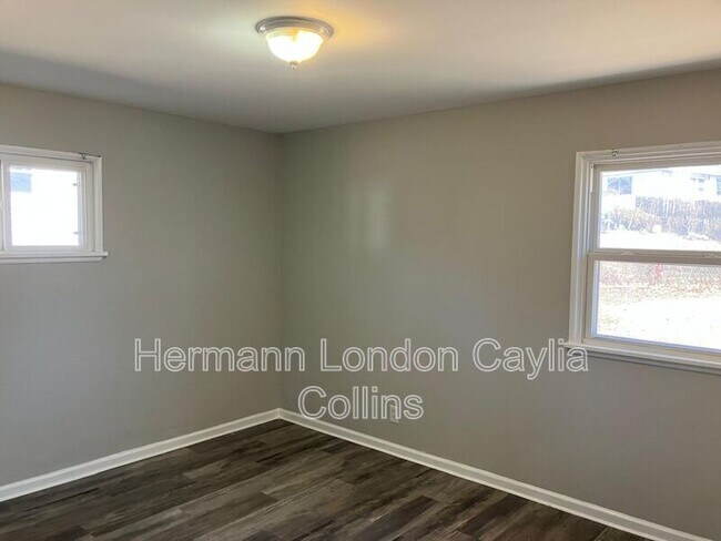 Building Photo - 9840 Medford Dr