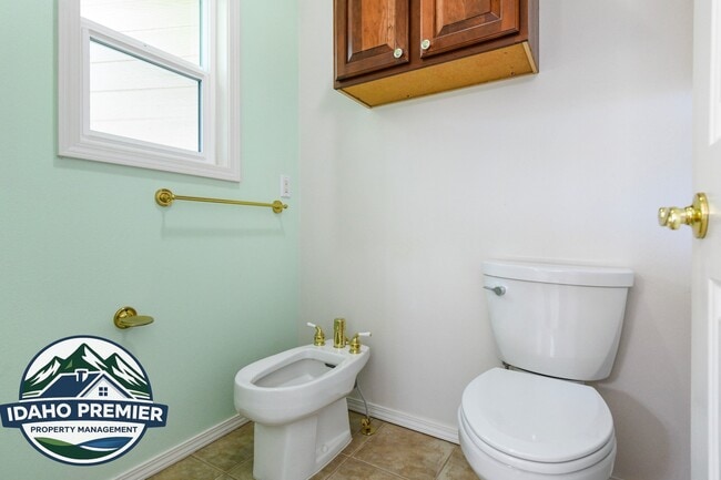 Building Photo - 481 E Trailside Dr