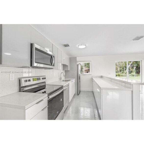 Building Photo - 933 NW 50th St