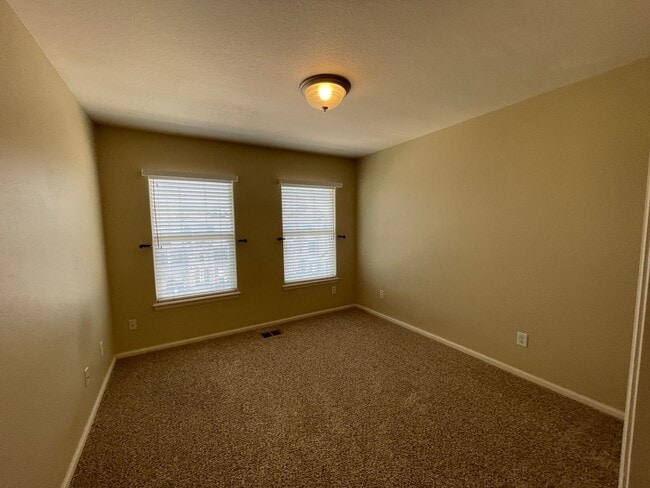 Building Photo - An Inviting Lifestyle!
