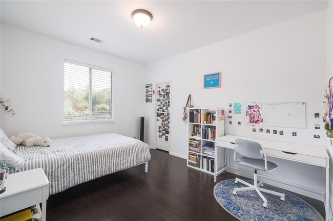 Building Photo - 9700 Spanish Wells Dr